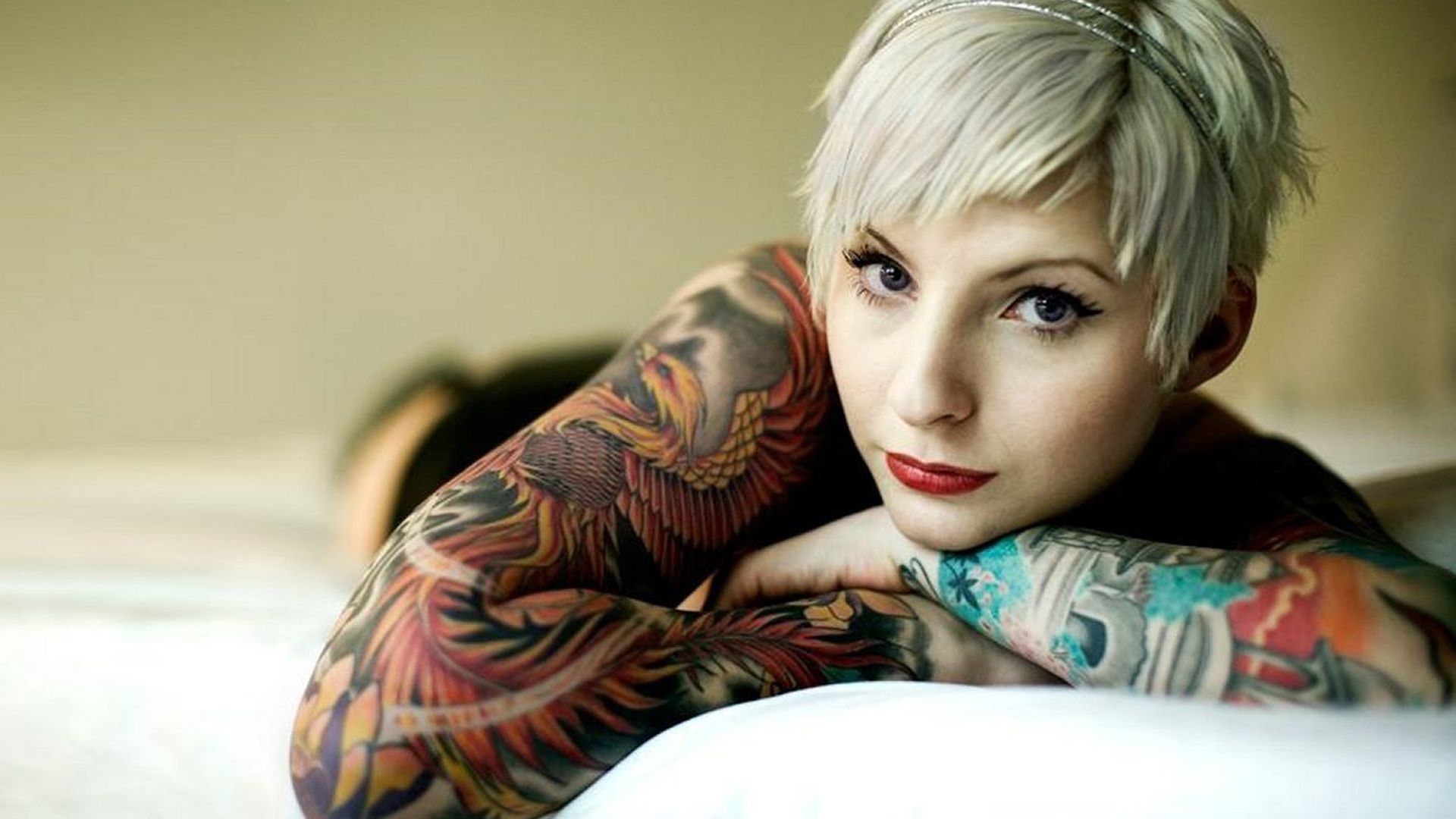 Pin Girl Make Up Tattoo Fountain Full HD 1080p Background On