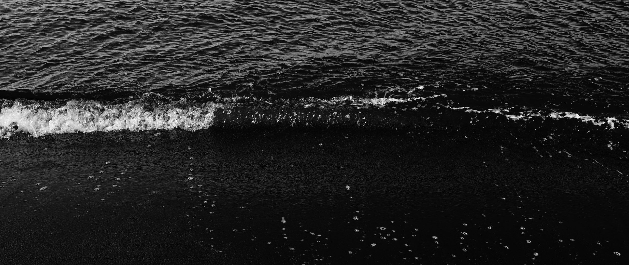 Wallpaper Beach Waves Bw Sea Dark 4k