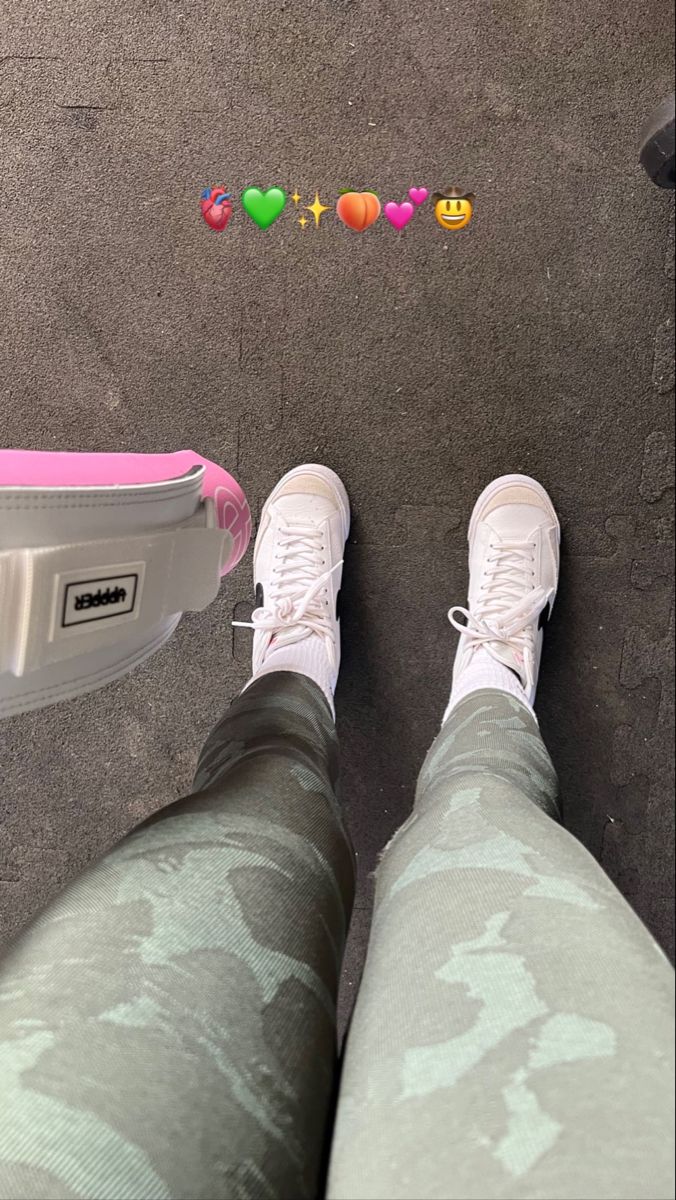 Gym Girl Aesthetic Wallpaper