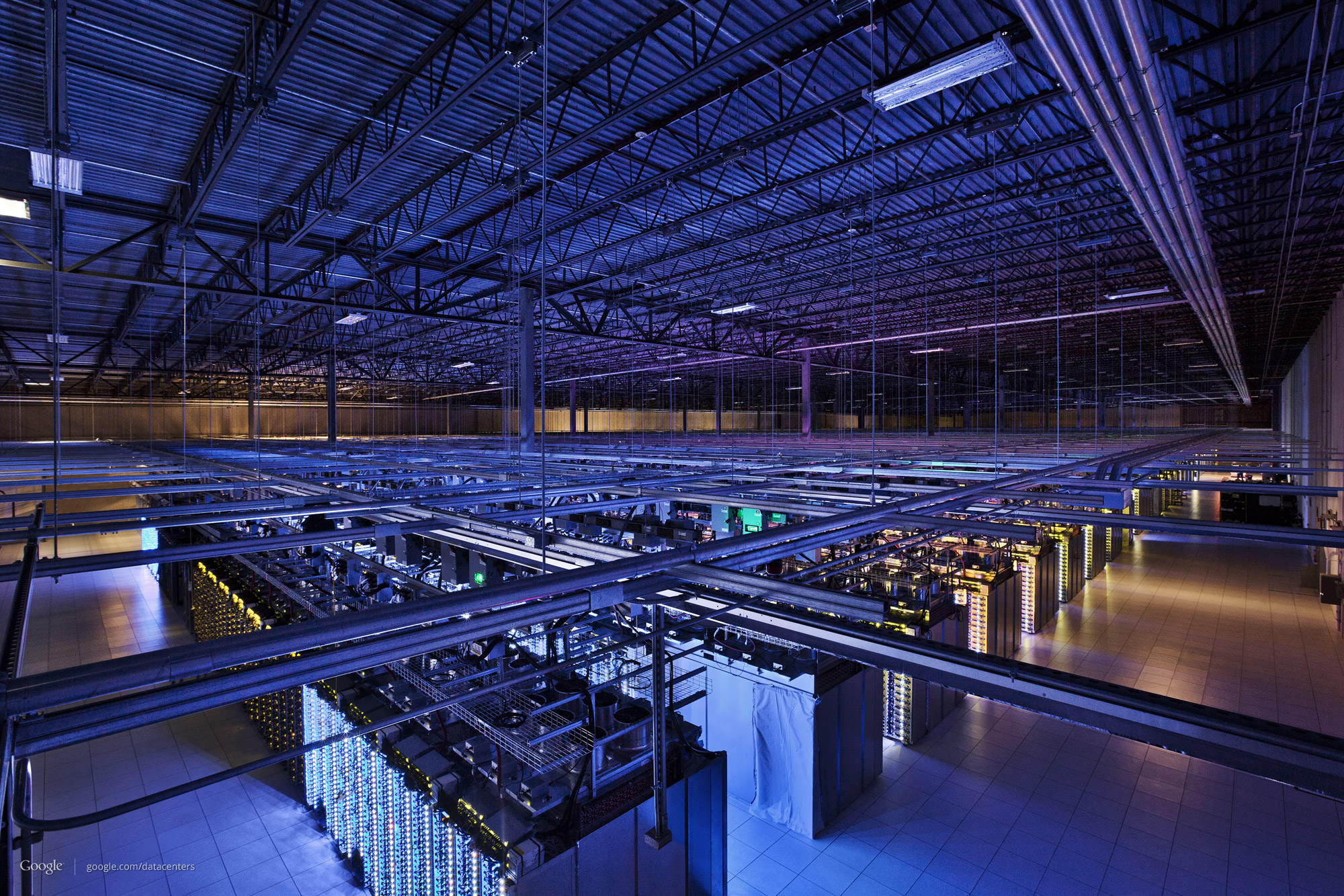 Data Center Google Montre Quoi Ressemblent Ses Entrailles