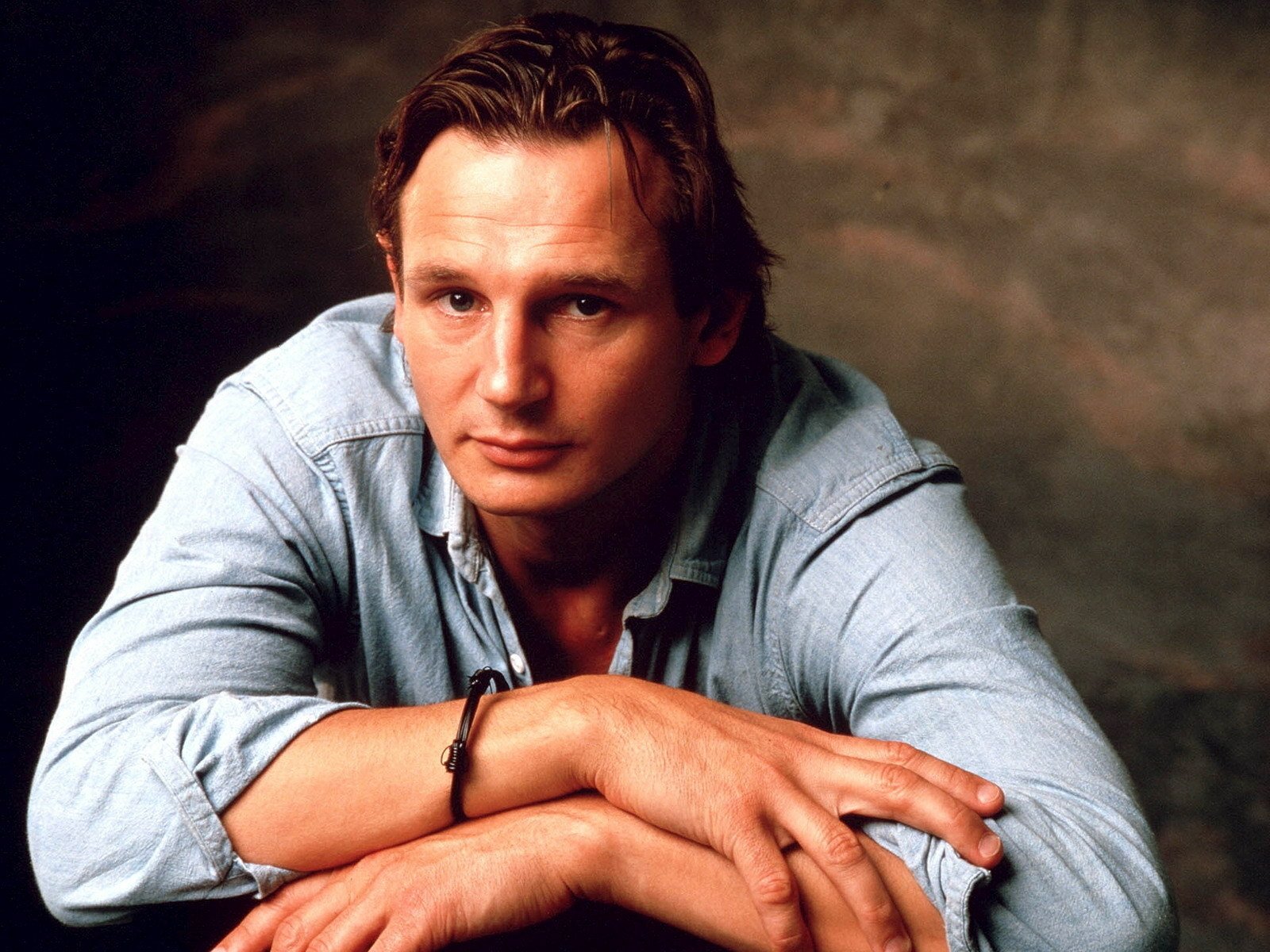 Hollywood Actor In Casual Pose HD Wallpaper