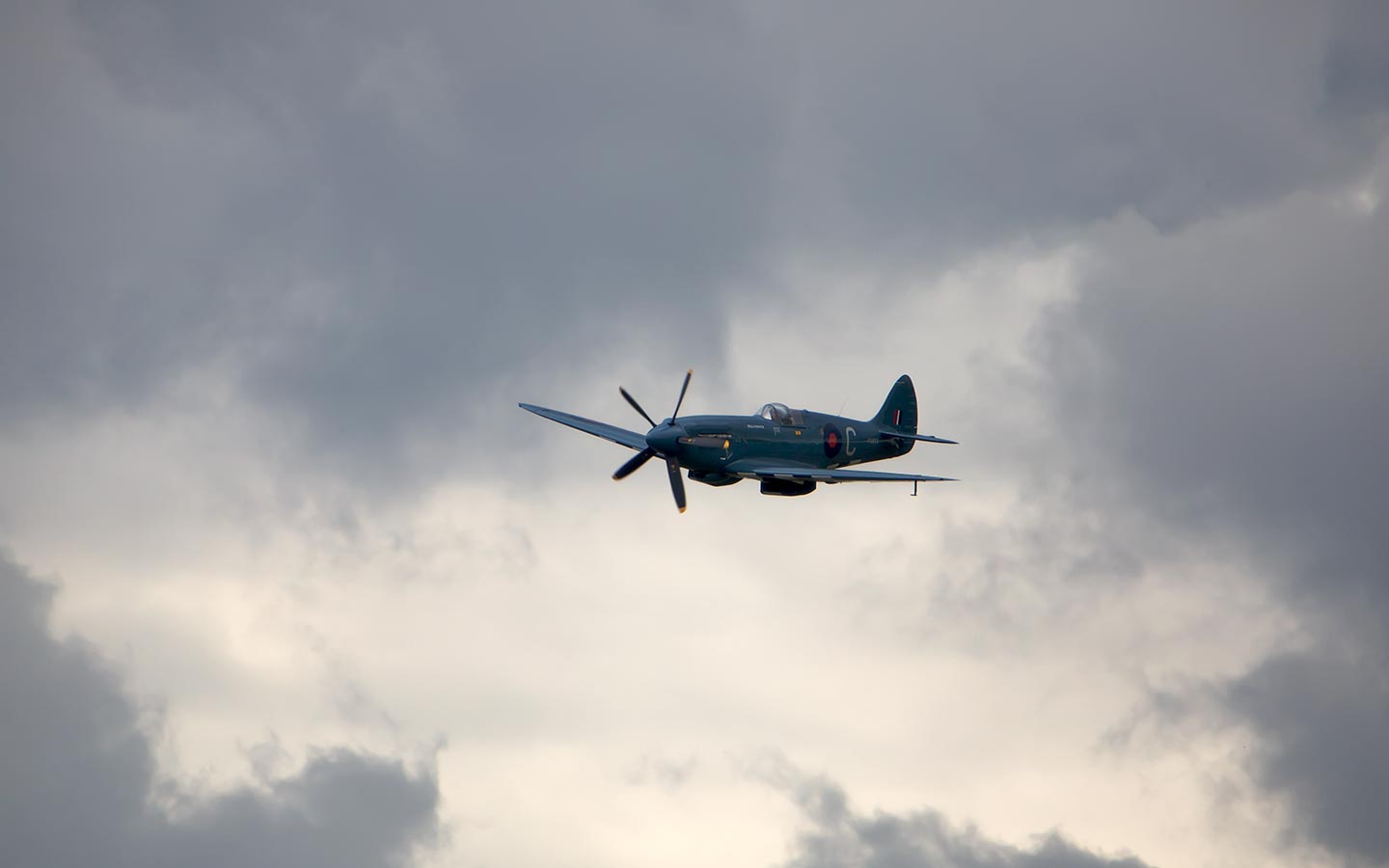 Spitfire Ww2 Fighter Plane Background Wallpaper