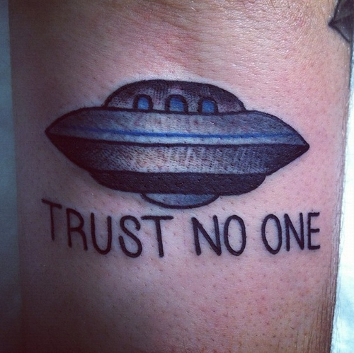 Tattoo design Trust no one