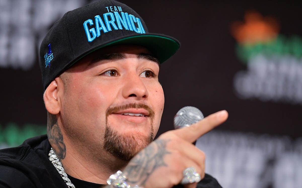Andy Ruiz Enfocado En El Boxeo No Su Peso Wallpaper