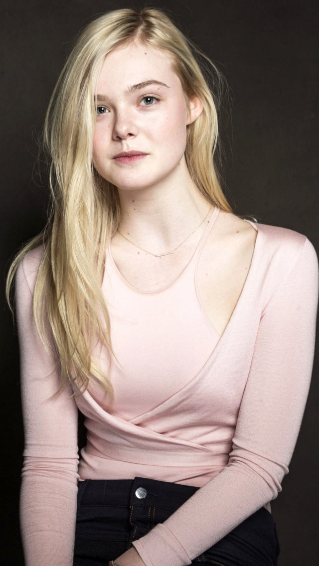 Elle Fanning Wallpaper iPhone