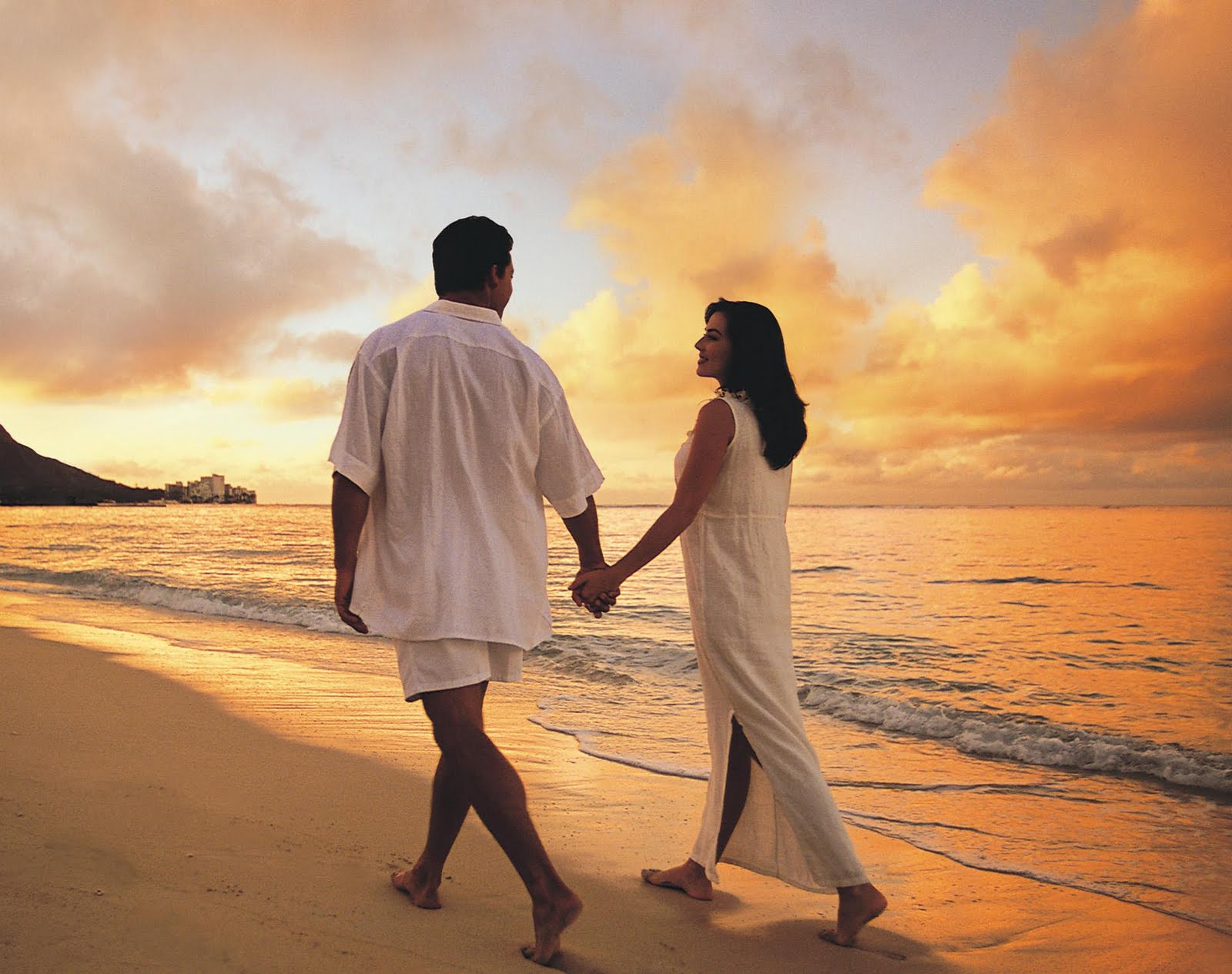 Beach Love Couple Wallpaper Romantic Scane