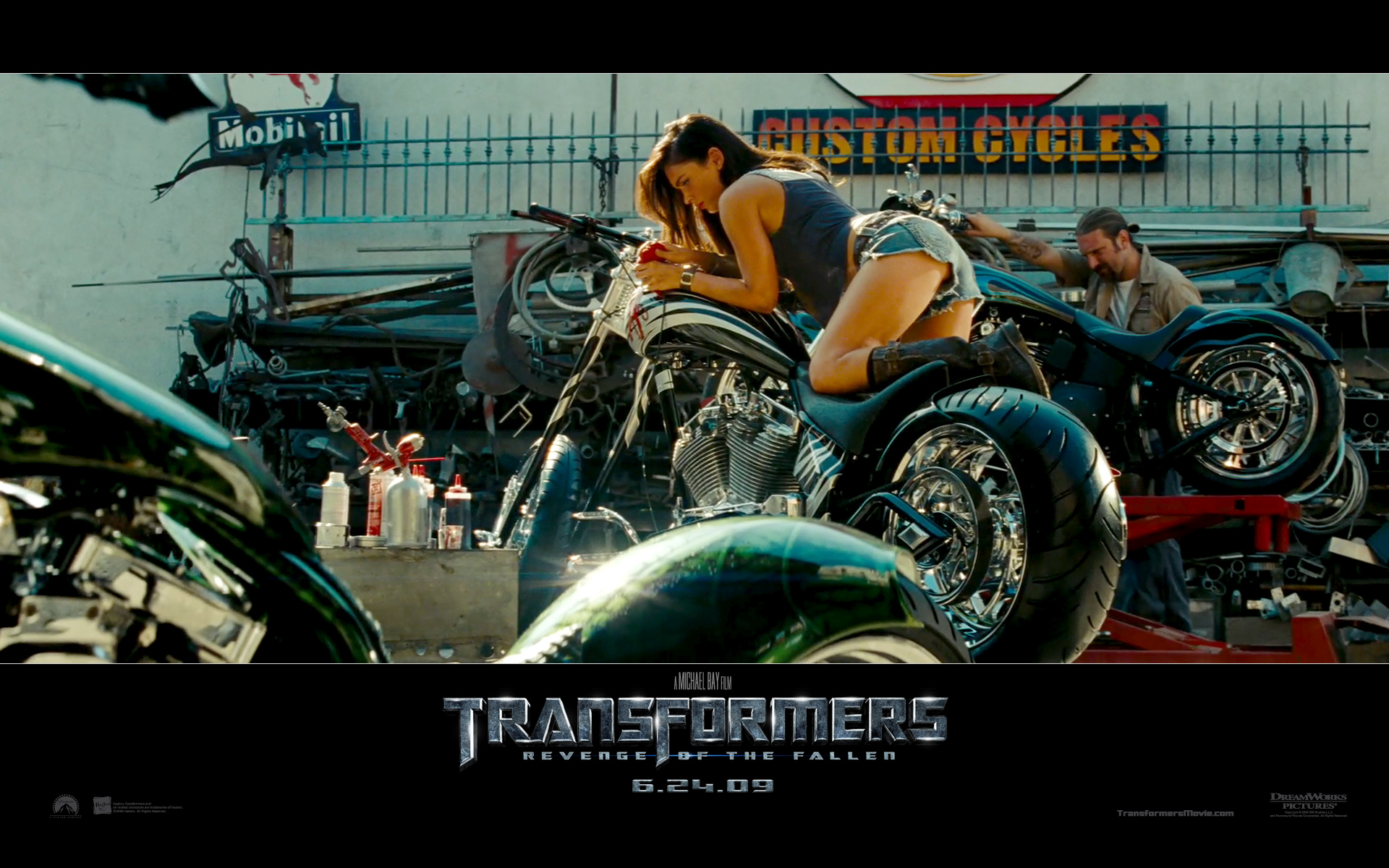 Megan Fox Transformers Still Wallpaper HD