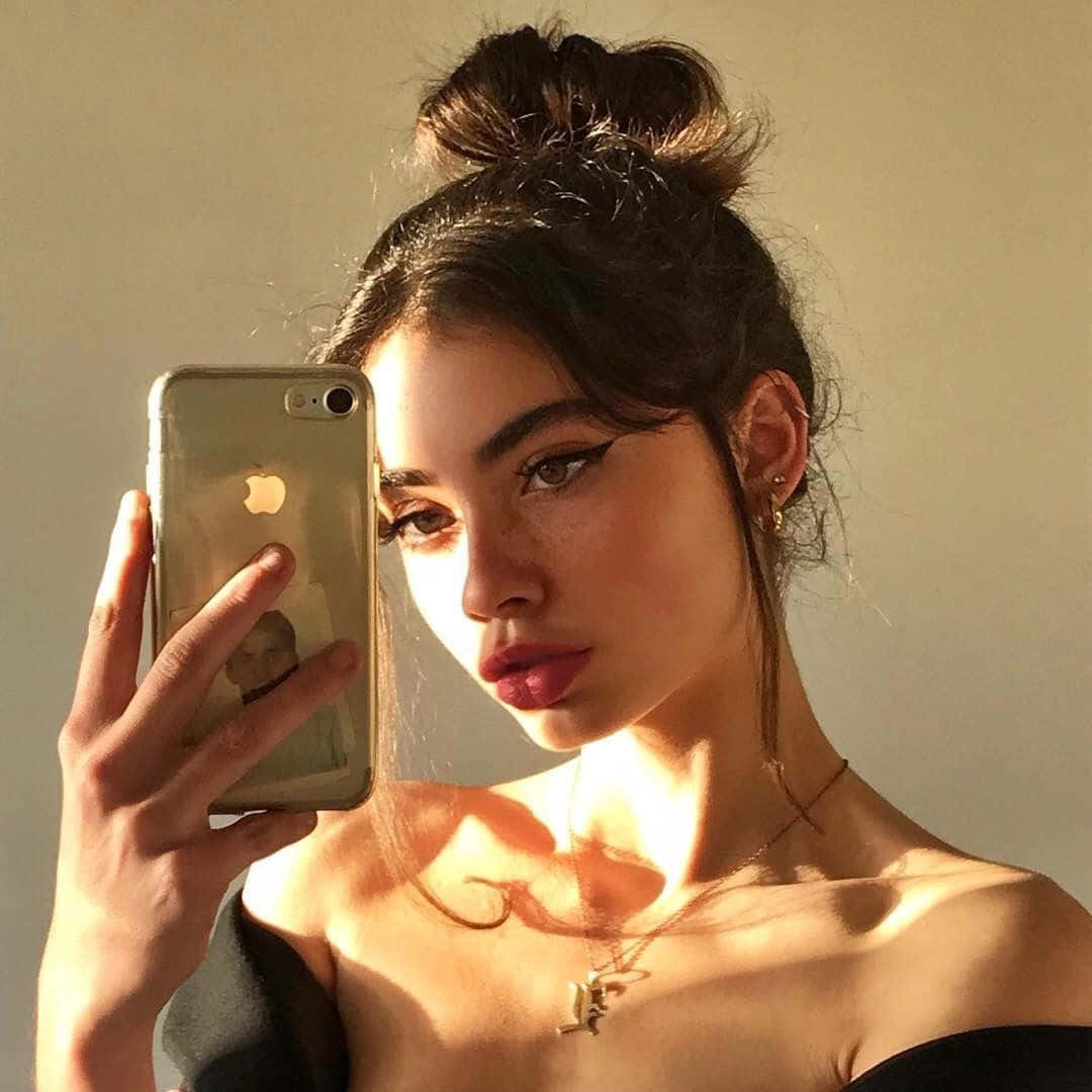 Aesthetic Girl Picture Wallpaper
