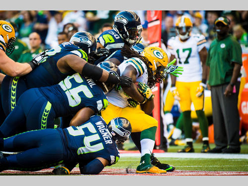 Seattle S Defense Swarmed All Over Green Bay Running Back Eddie Lacy