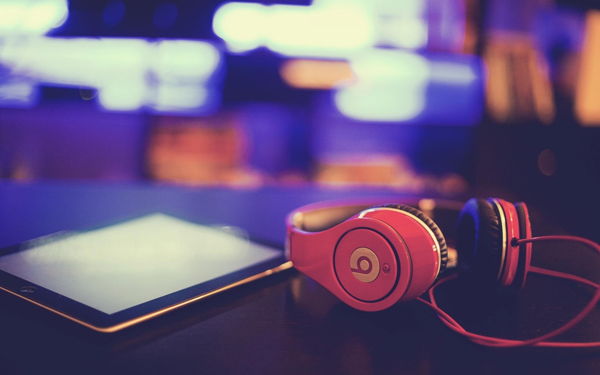 Beats By Dr Dre Headphones And iPad Wallpaper