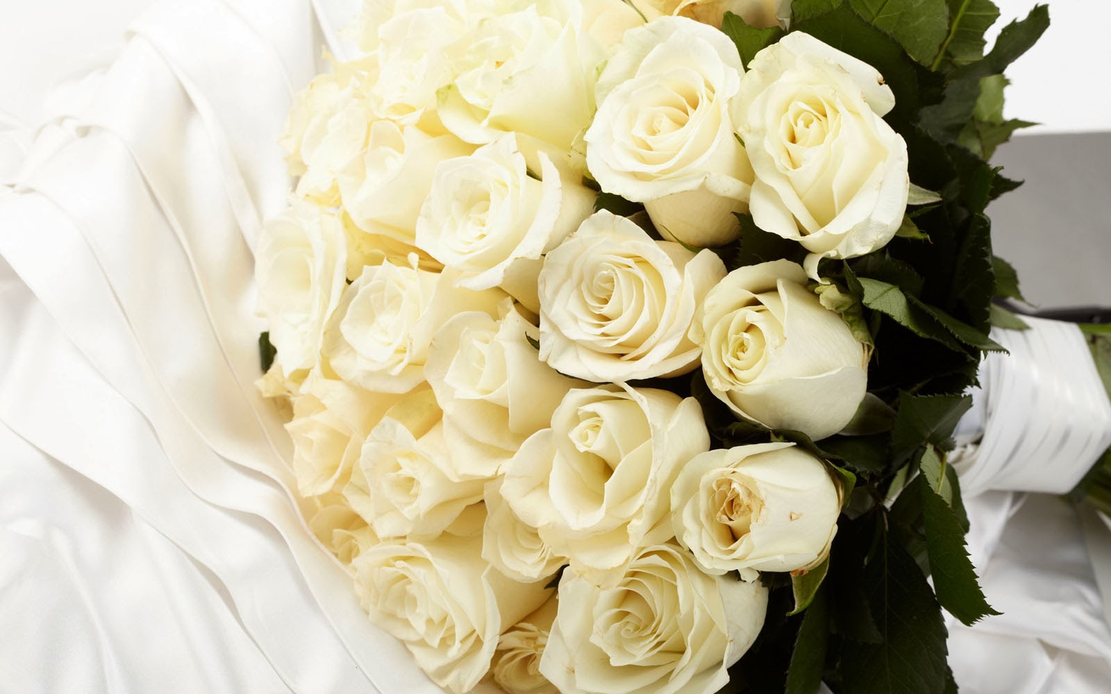 White Rose Bouquet Wallpaper
