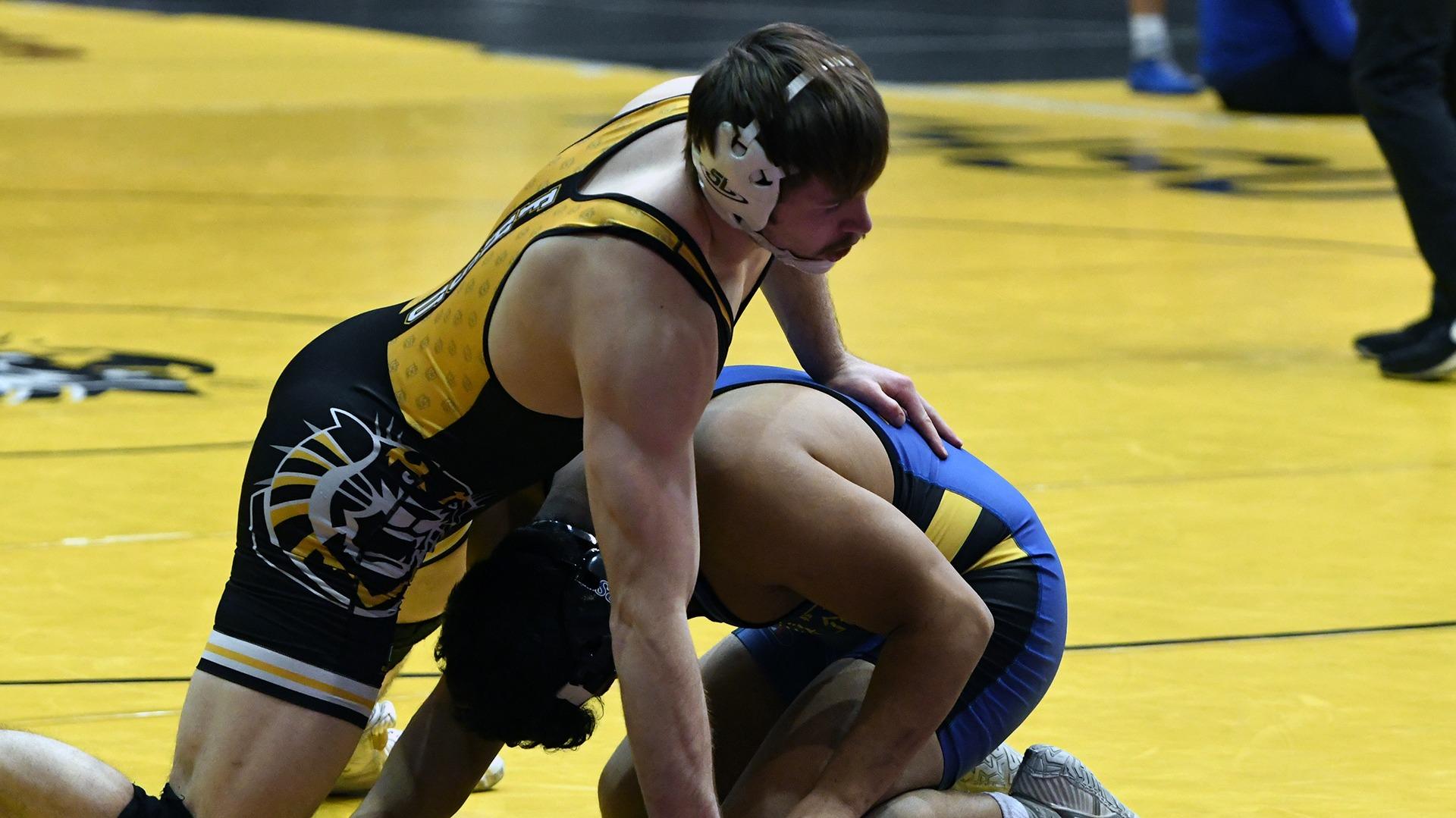 No Tigers Fall To Ranked Opponents At Midwest Duals Fhsu