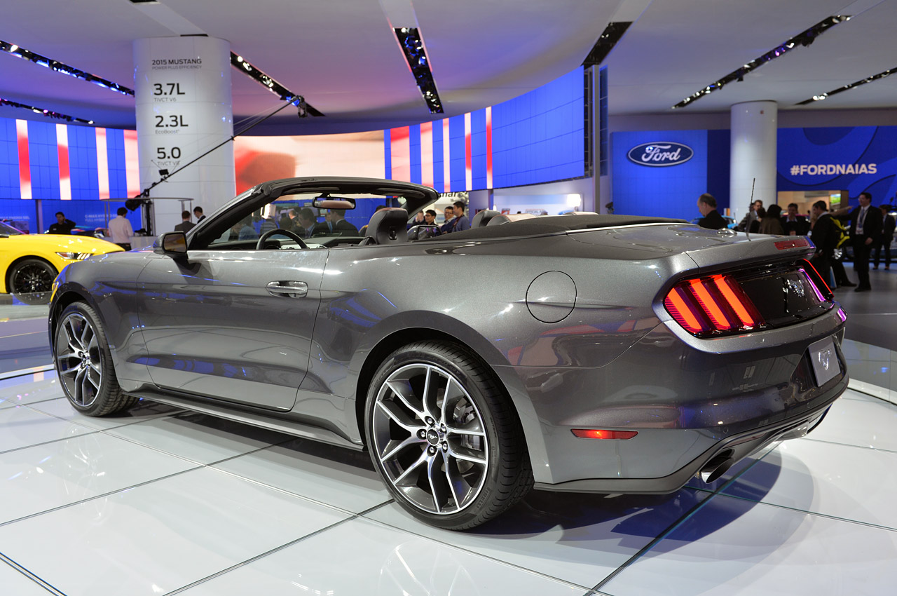 Black Mustang Convertible Wallpaper Ford