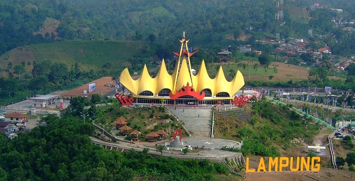 Menara Siger Moleknya Ikon Lampung di Atas Bukit   Lampung