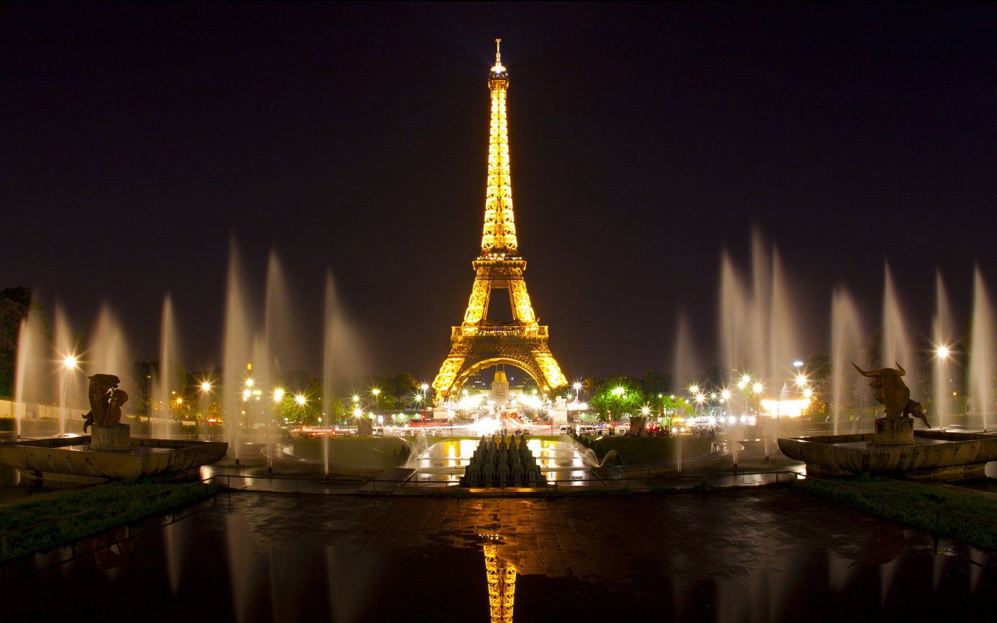 Paris Tourist Attractions Wallpaper