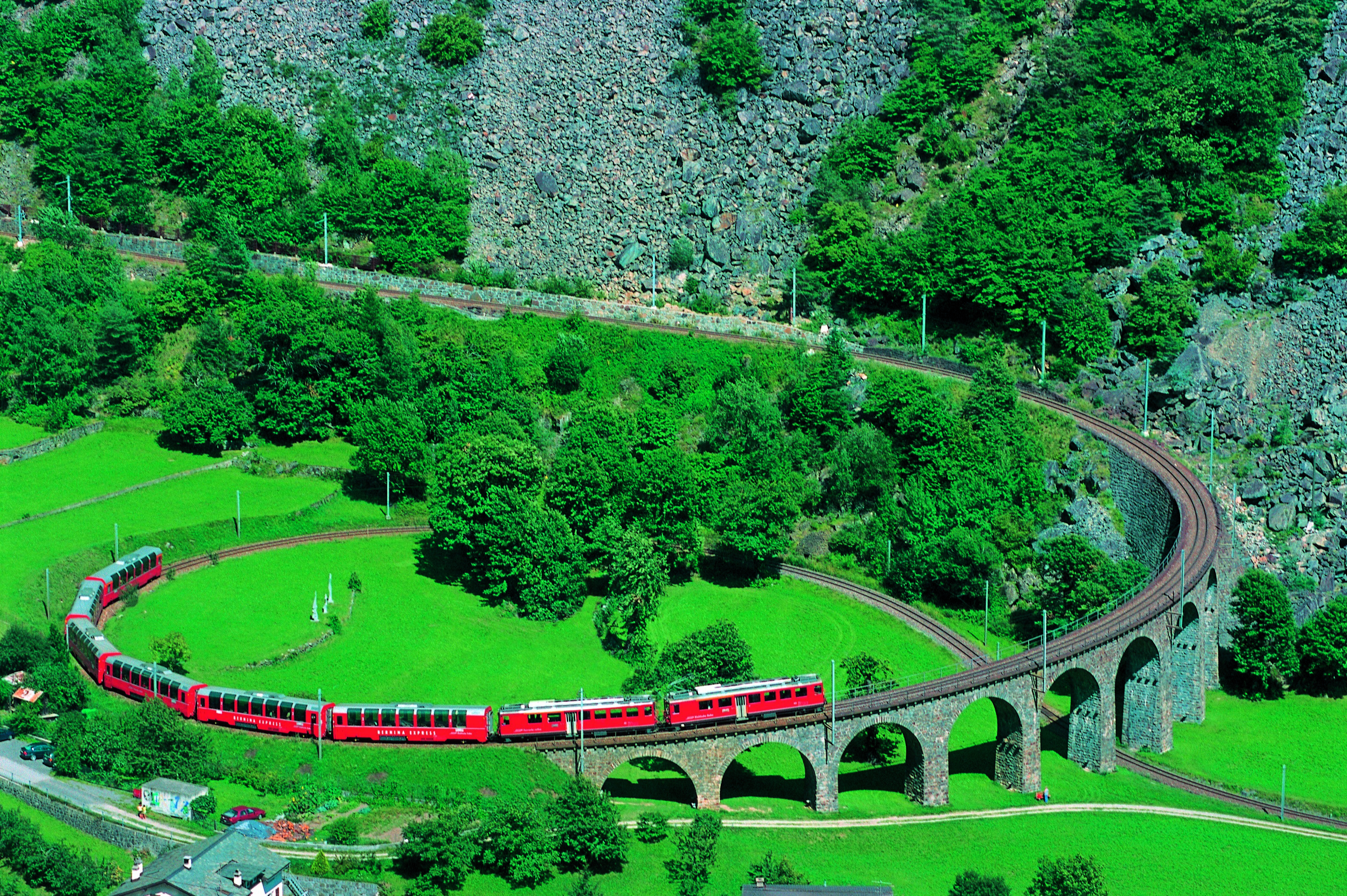 Bernina Express Tourist Attraction In Switzerland Wallpaper HD