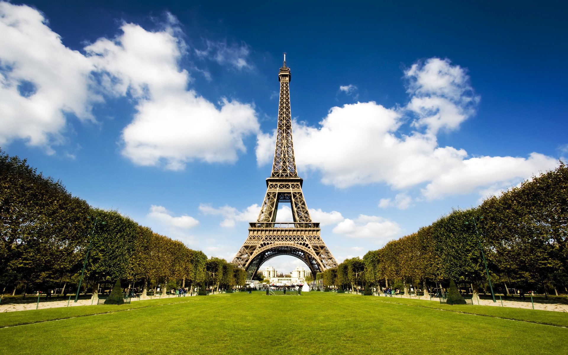 Paris Wallpaper eiffel tower the alley day Wallpapers