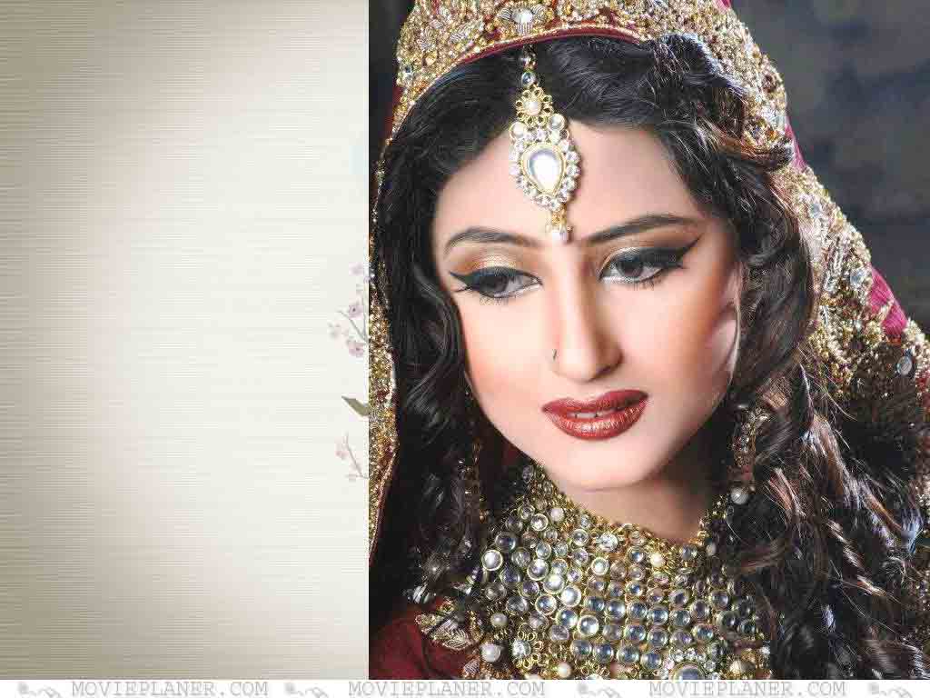 Pakistani Bridal Dresses Makeup Wear Eye Mehndi Designs