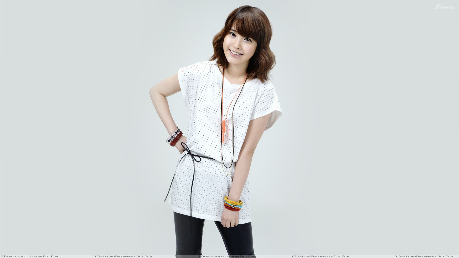 Iu Korean Singer Smiling Modeling Pose Wallpaper