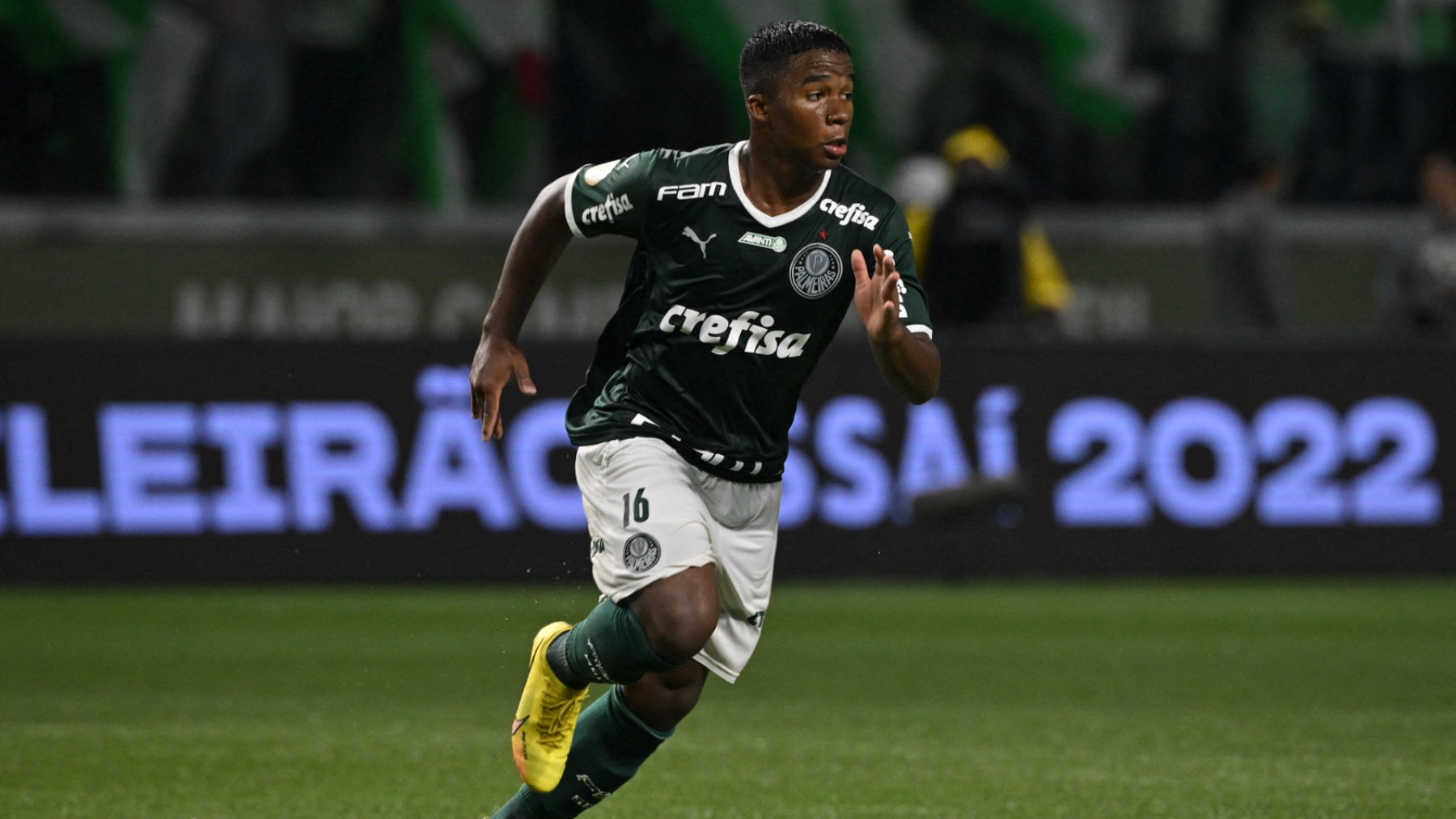 Endrick Felipe running with the ball during a soccer game