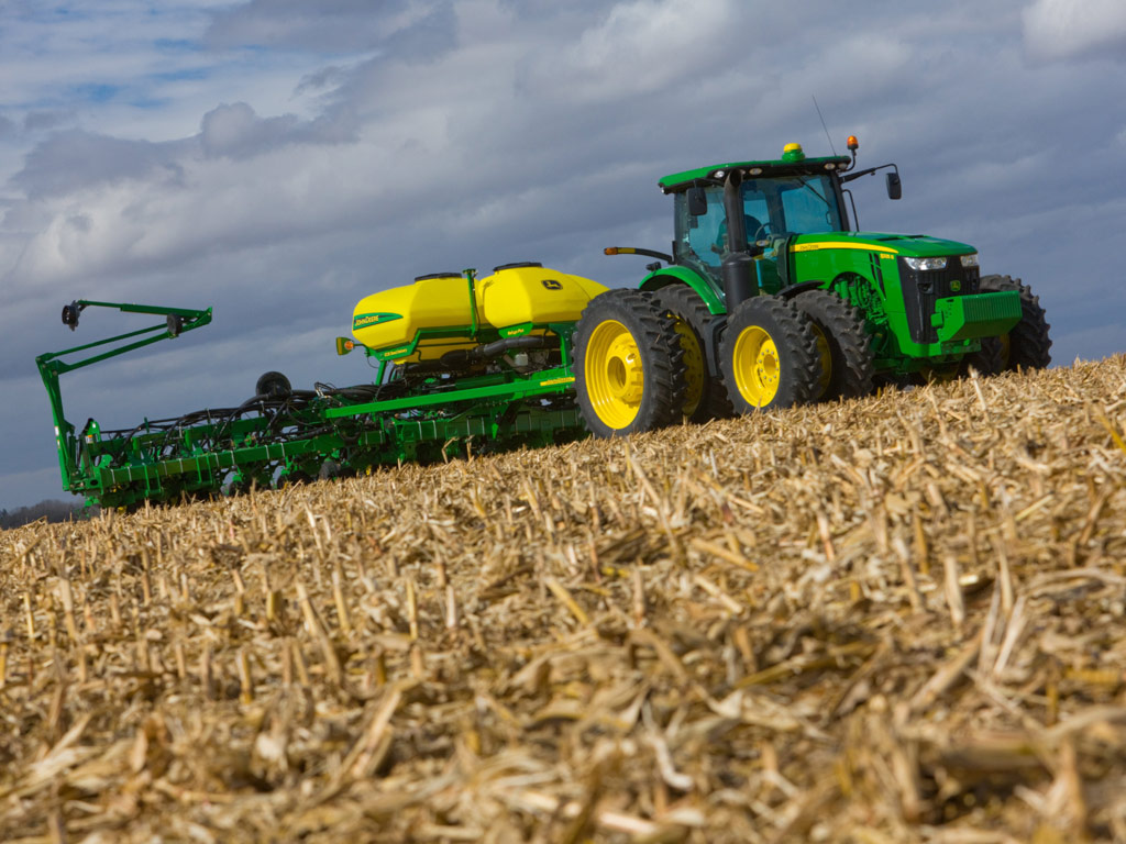 For A Minute This John Deere Wallpaper Showcases The