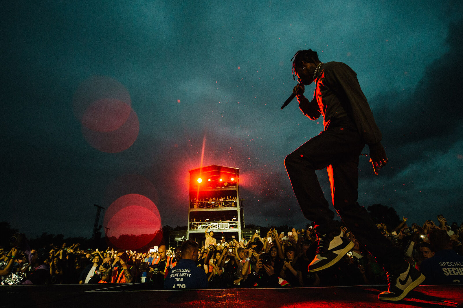 Travis Scott Desktop Concert Wallpaper