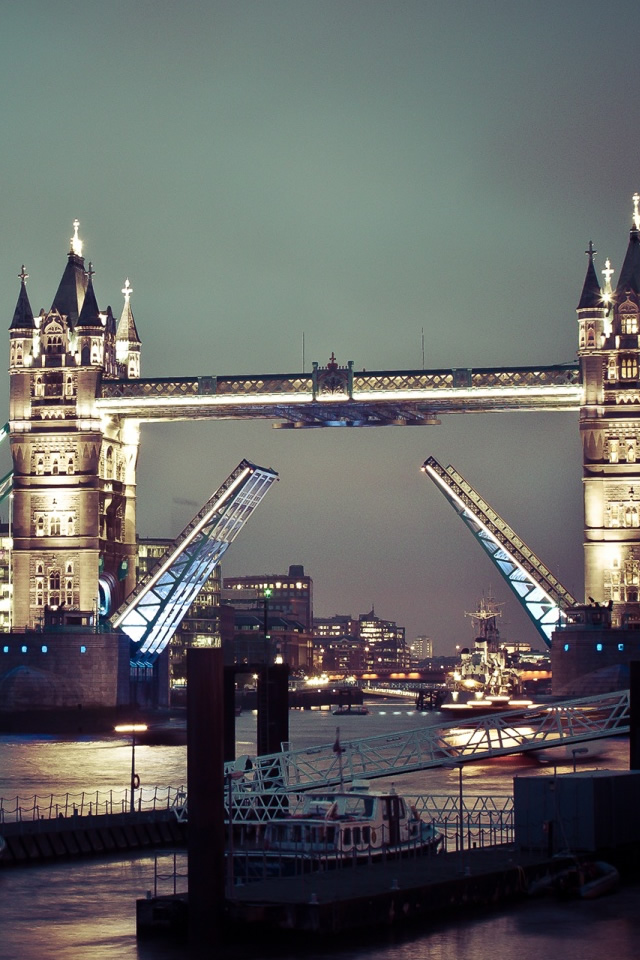 Bridge Of London iPhone 4s Wallpaper