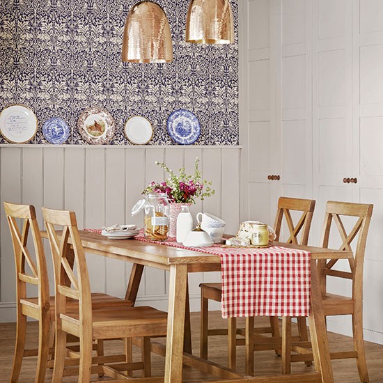 Country style dining room with panelling Dining room decorating 550x550