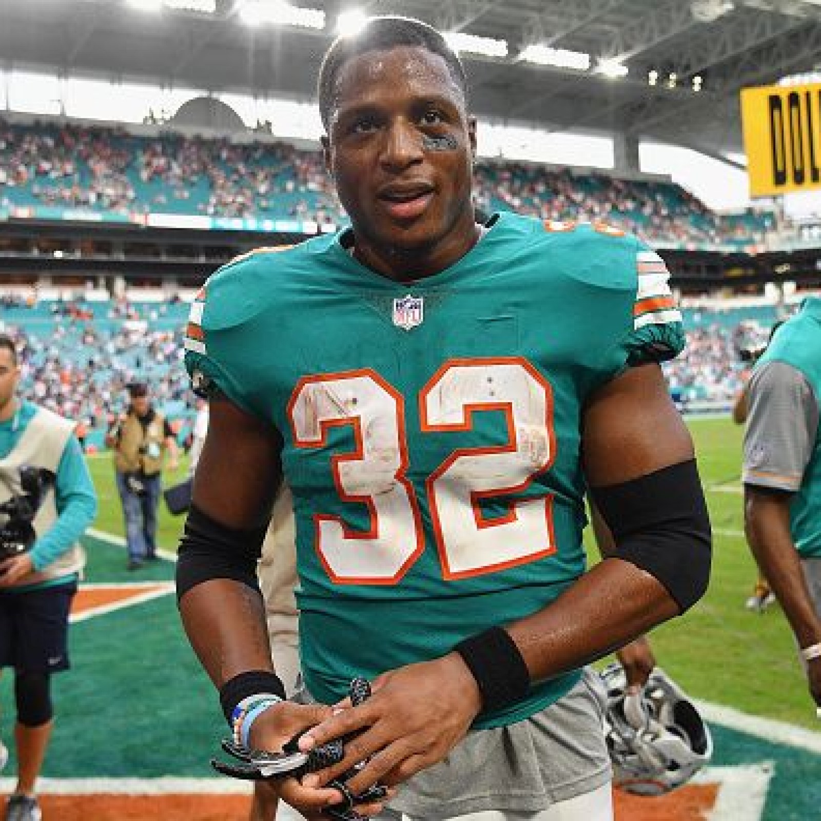 Dolphins Kenyan Drake Willing To Trade For The Ball He Threw Into