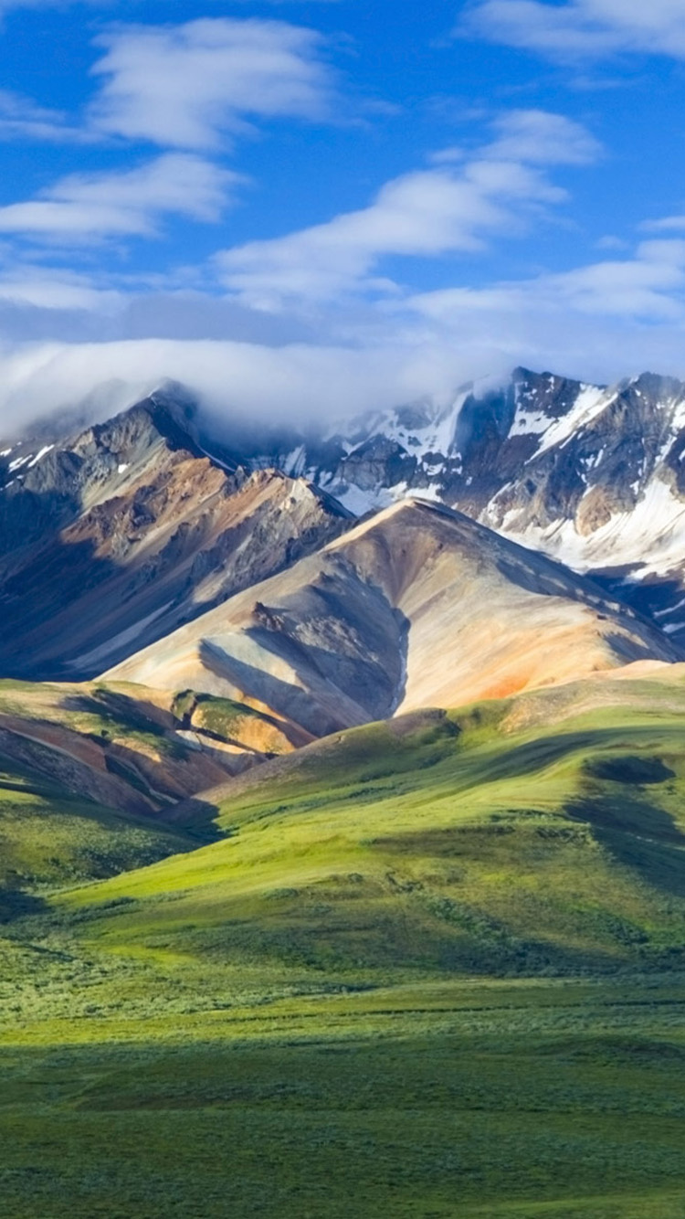 Beautiful Mountain Bing Theme iPhone Wallpaper HD