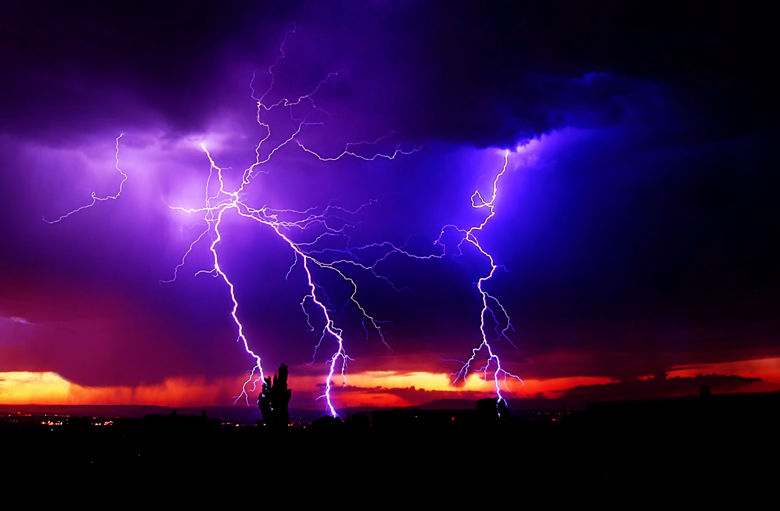 Impressive Lightning Storms For Your Desktop Wallpaper