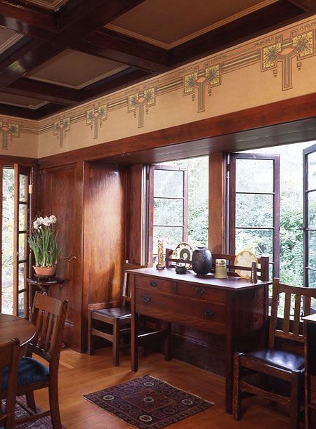Craftsman Dining Room With Paneling Oakleaf Frieze And Border Arts