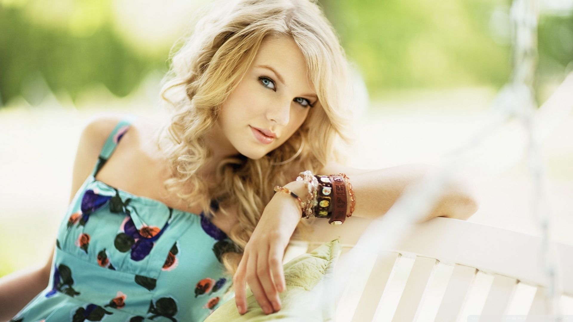 Famous Singer Taylor Swift Wallpaper American