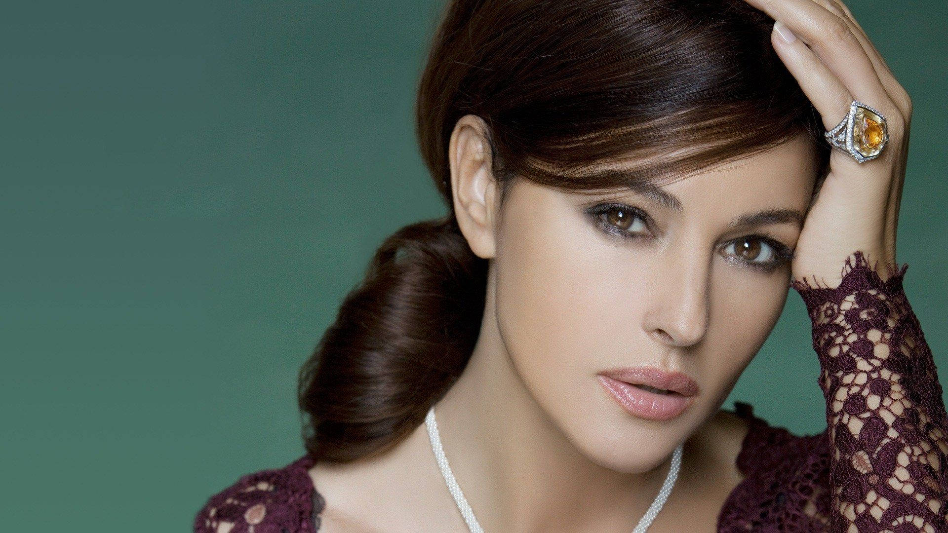 Monica Bellucci Beautiful Actress HD Wallpaper