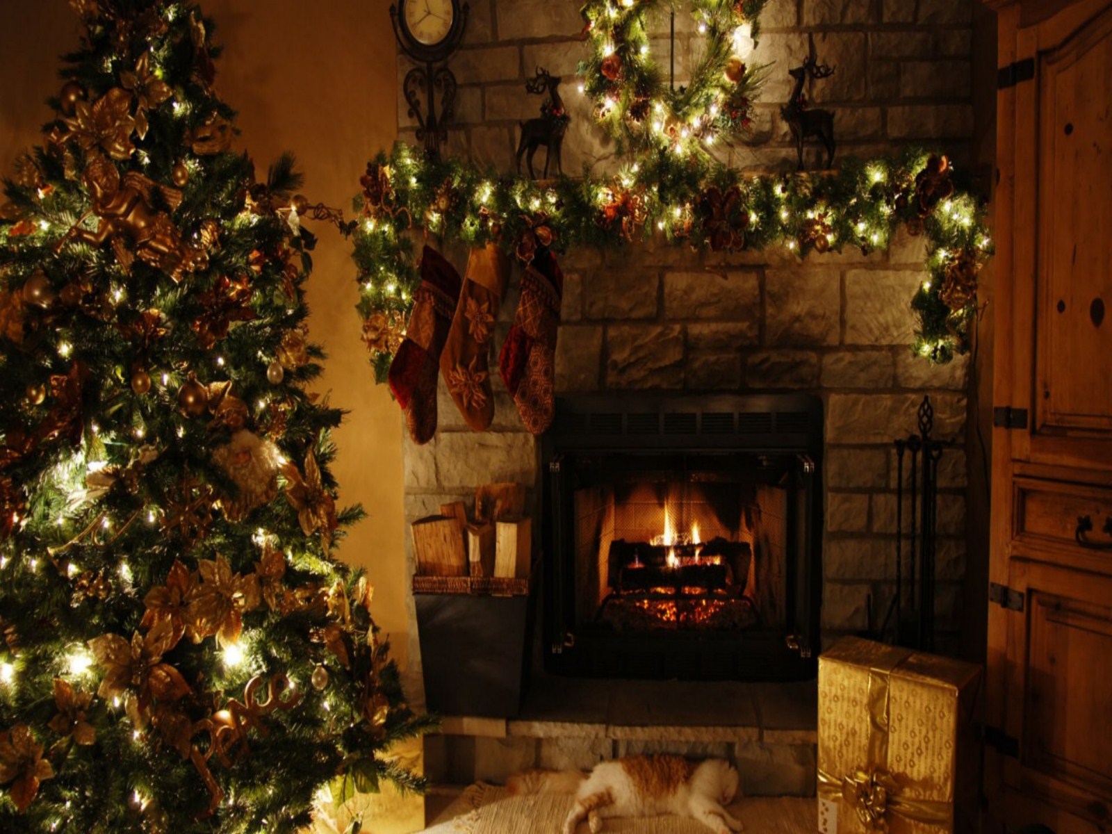 [73+] Free Christmas Fireplace Wallpapers | WallpaperSafari