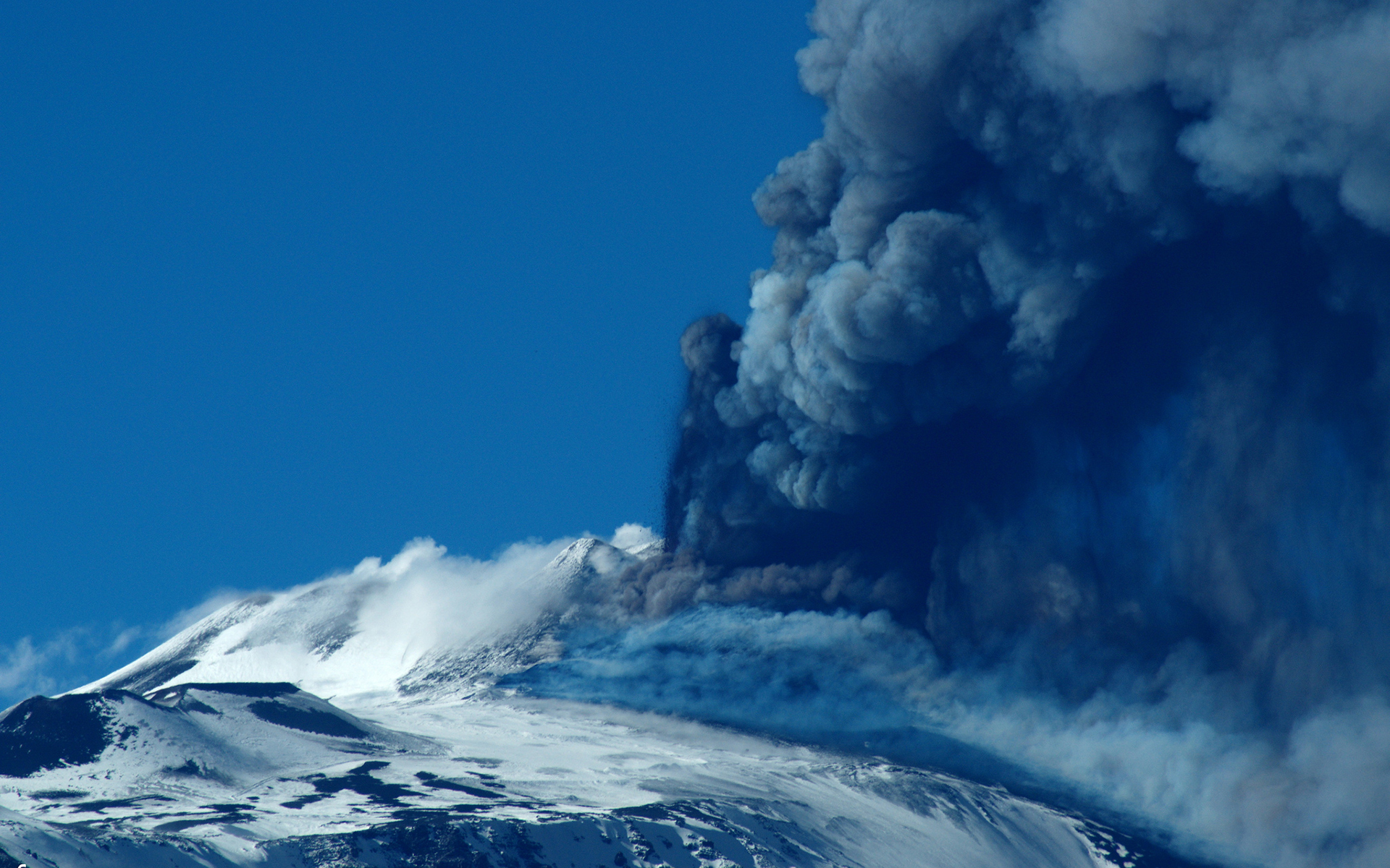 Volcano Eruption Smoke Blue Mountains Wallpaper Background