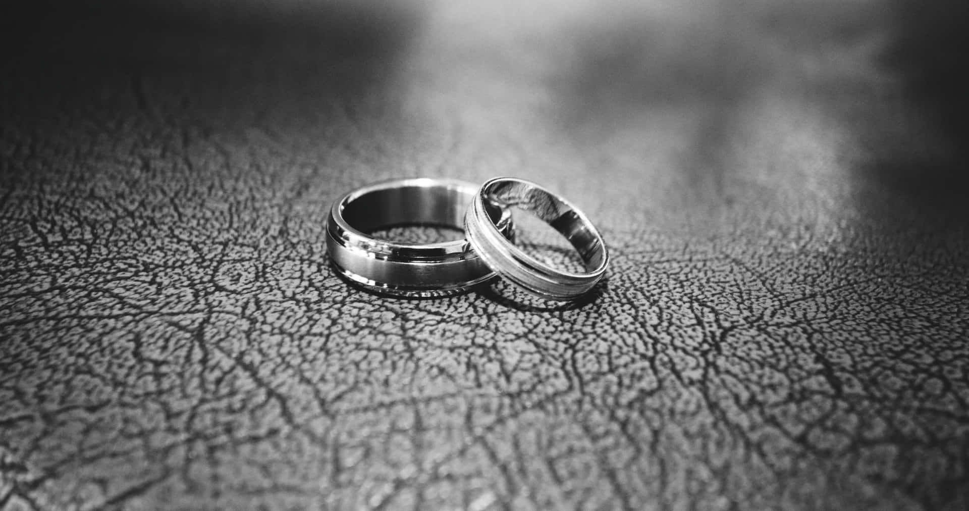 Monochrome Wedding Rings Picture Wallpaper