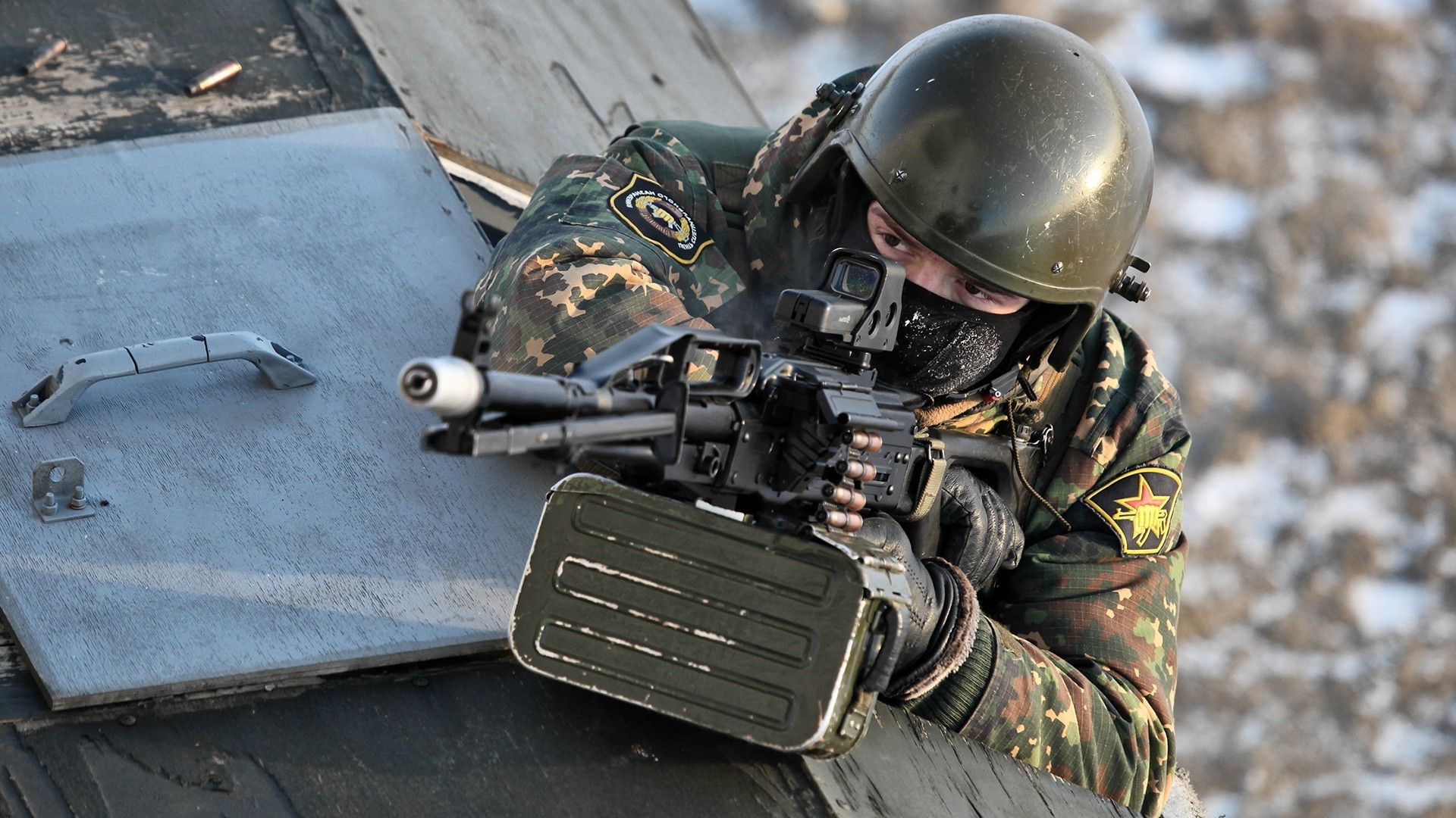 Download HD soldier Men PKP Pecheneg Machine Gun