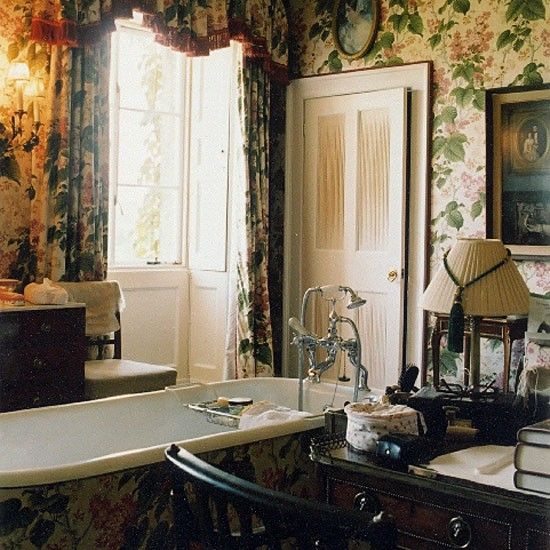 Floral Wallpaper With Matching Curtains Gives A Victorian Style Look