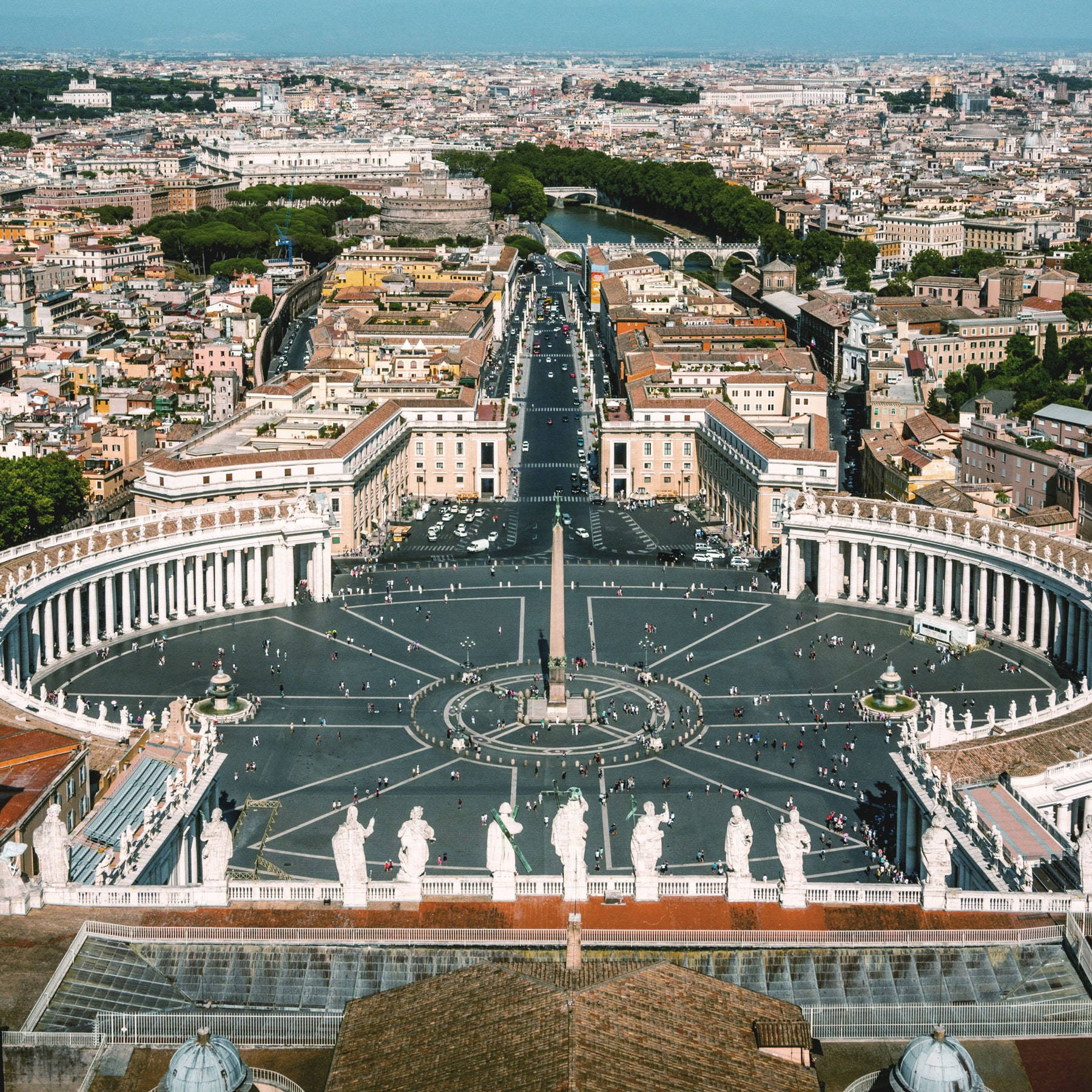 Vatican City Dotted With People Na2k3vzgm0tgpraf Wallpaper