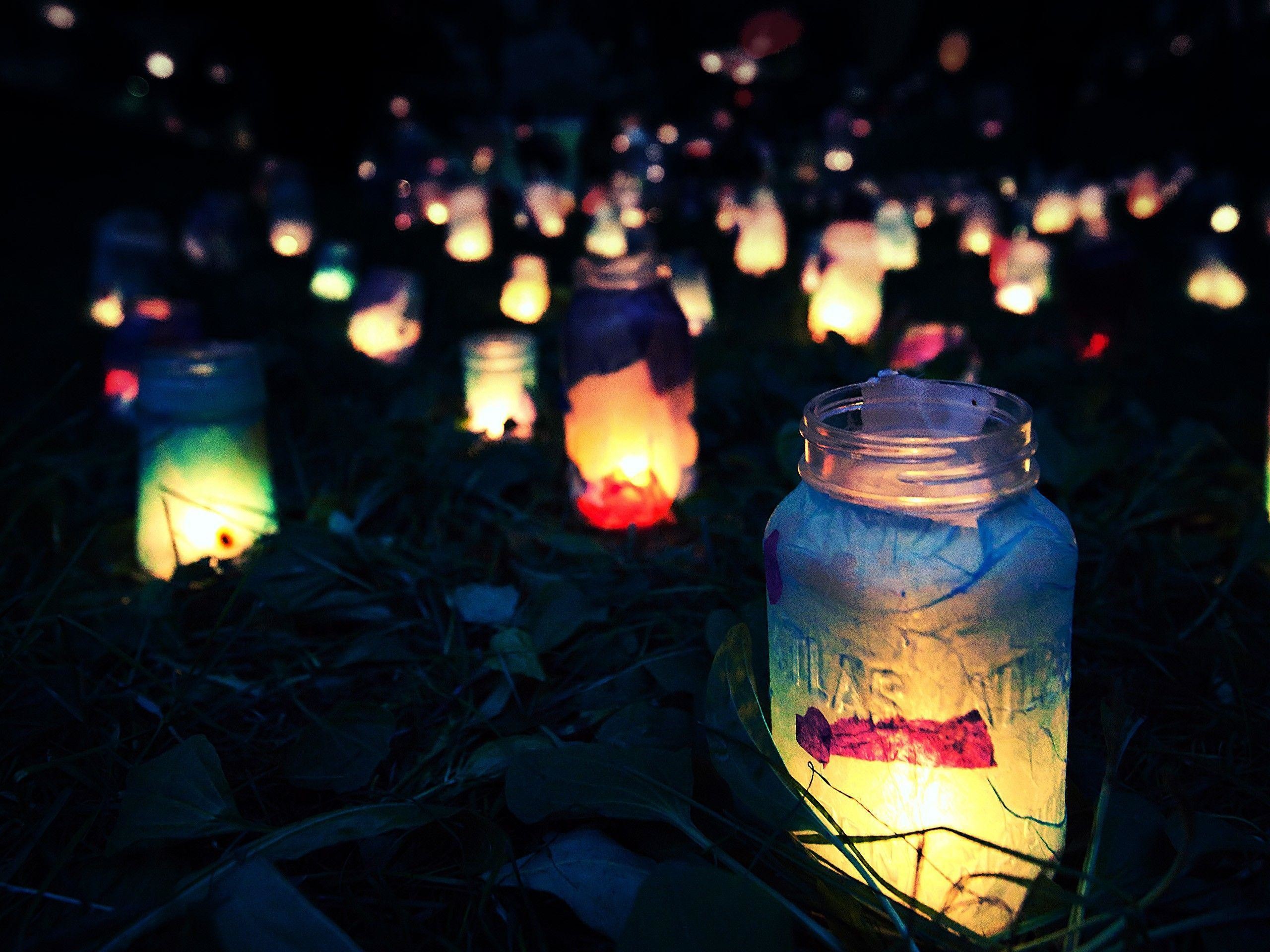 Lantern Wallpaper