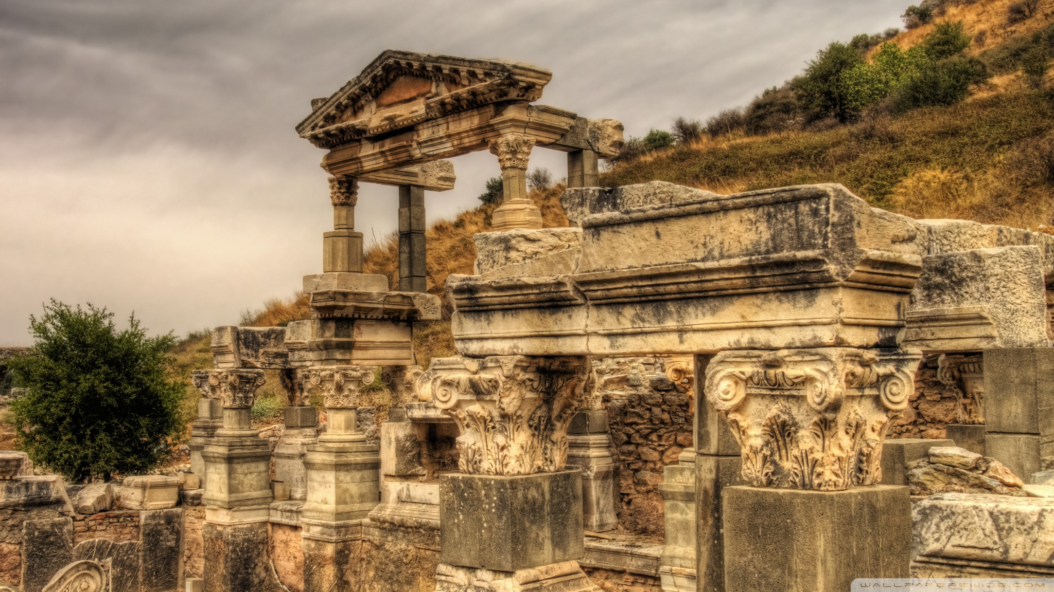 A Temple In The Ruins Of Ephesus Turkey Ultra HD Desktop