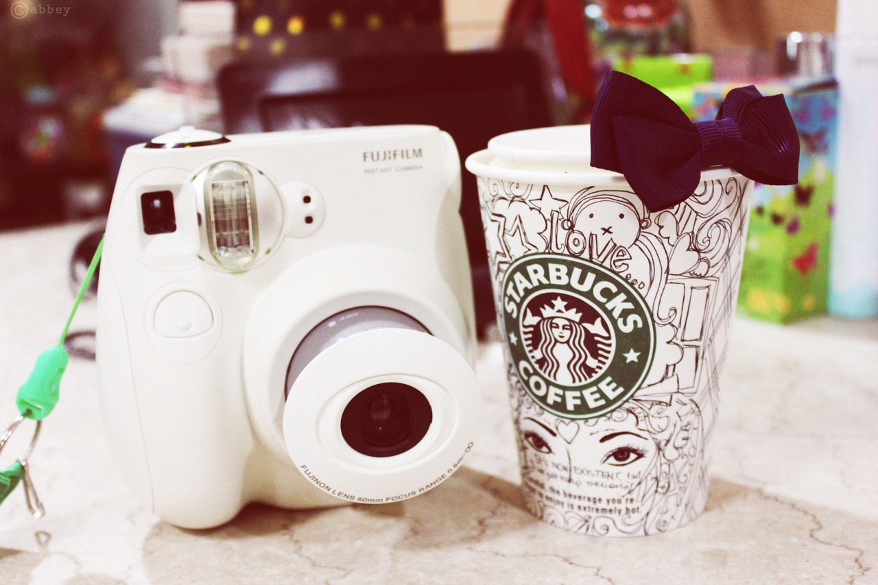 Mr Polaroid meets Ms Starbucks Love at first sight