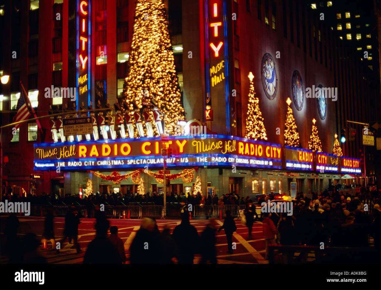 [40+] NYC Christmas Wallpapers | WallpaperSafari