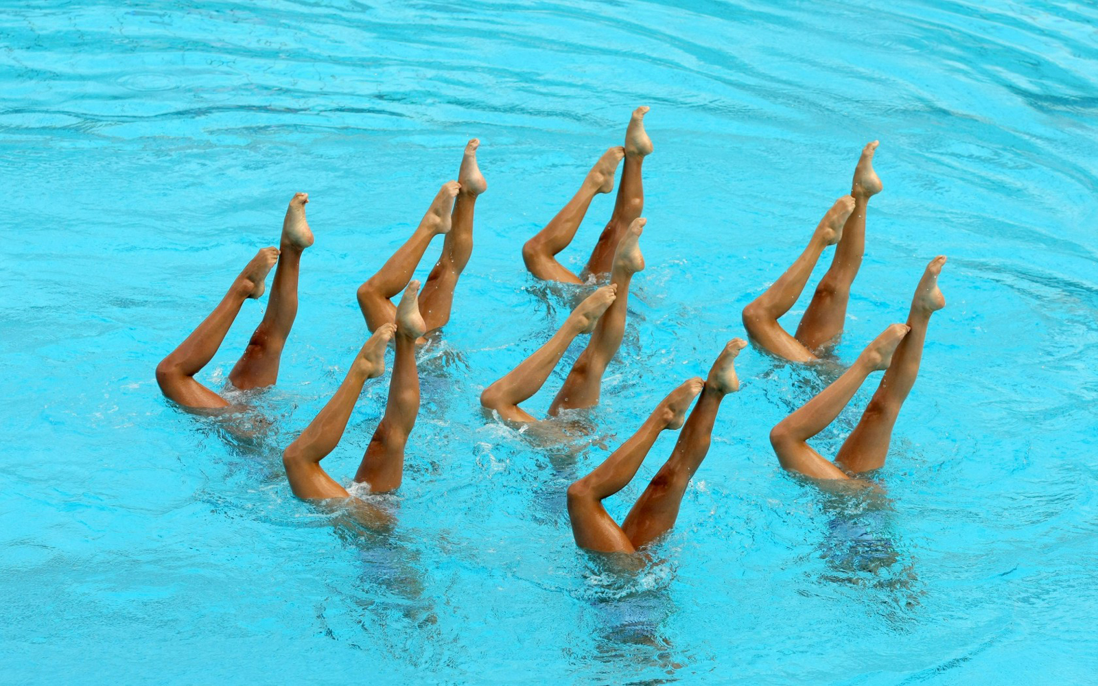 Wonderful Feet Figures Show Swimming Pool HD Desktop Wallpaper