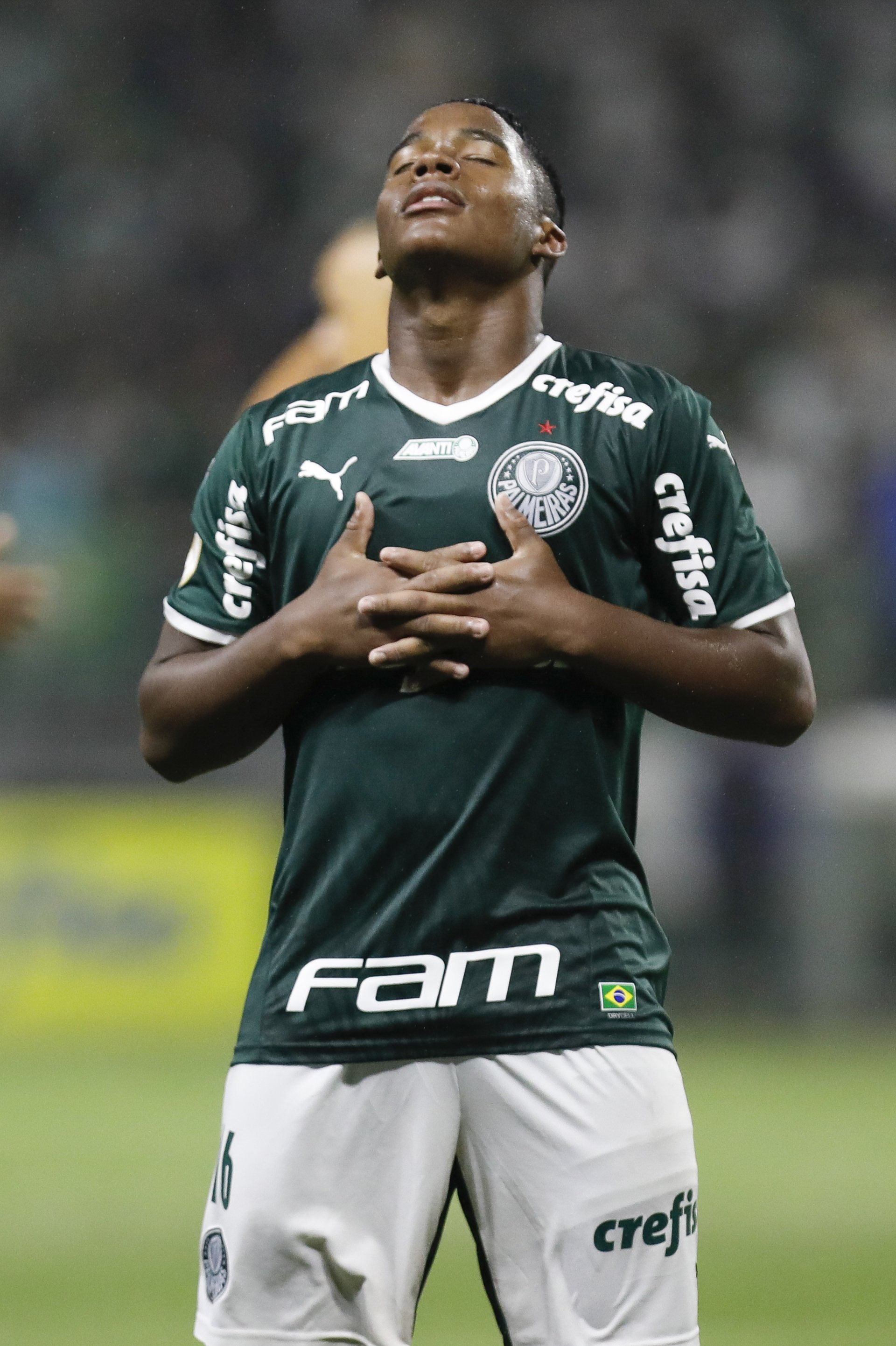 Endrick Felipe of Palmeiras with eyes closed and hands clasped in prayer