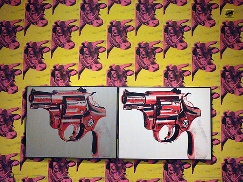 Andy Warhol Pisztoly S Teh Ntap Ta Gun And Cow Wallpaper