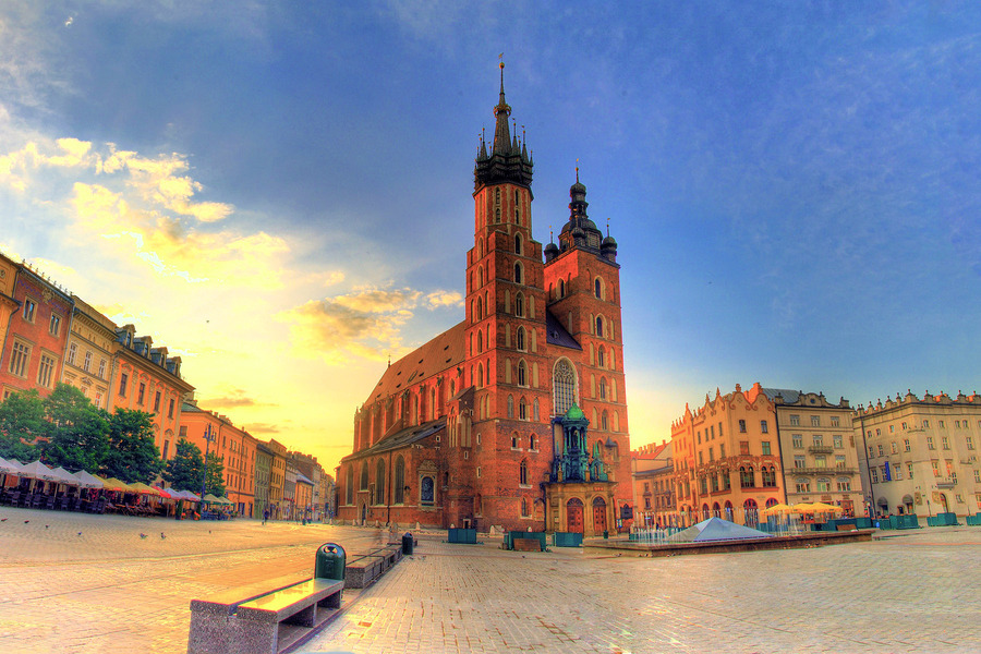 St Mary S Basilica Krak W Poland HDr Creme