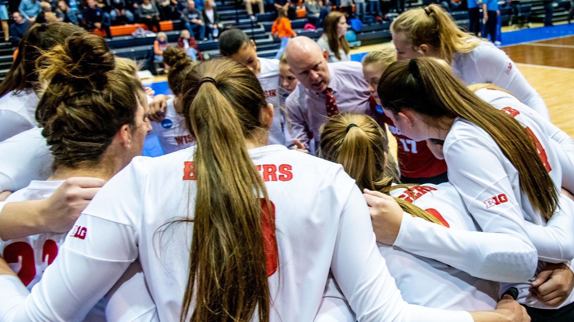 Volleyball No Badgers Fall In Elite Eight Heartbreaker To