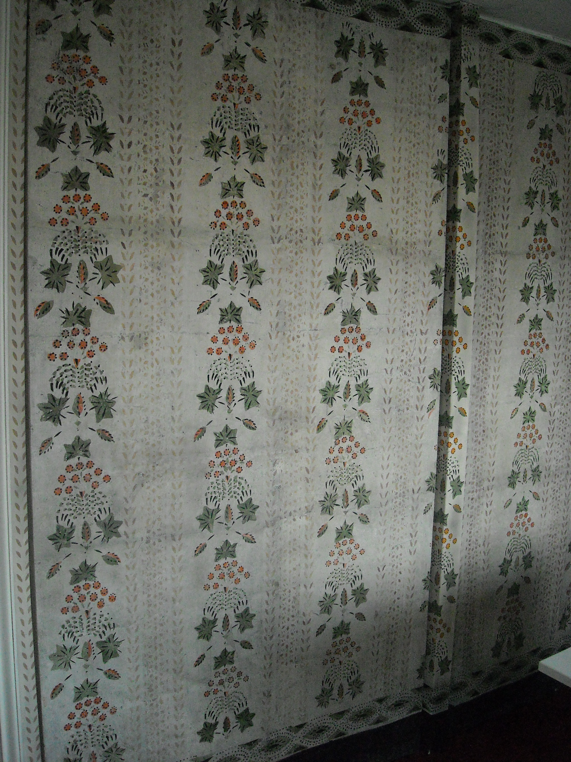 The Hand Printed Early 19th Century Wallpaper In A Former Servant S